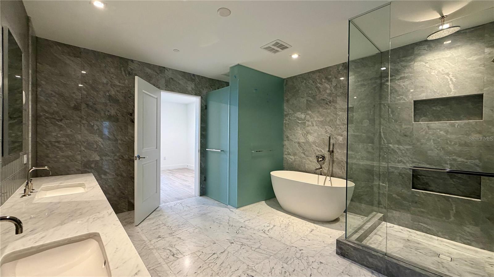 THE RITZ-CARLTON RESIDENCES - Residential