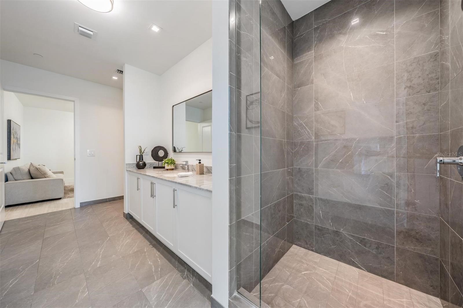 THE RITZ-CARLTON RESIDENCES - Residential