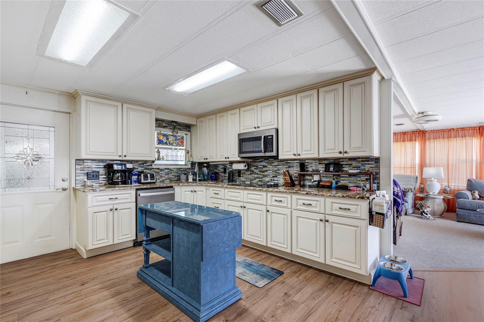 3305 BLUE JAY LANE