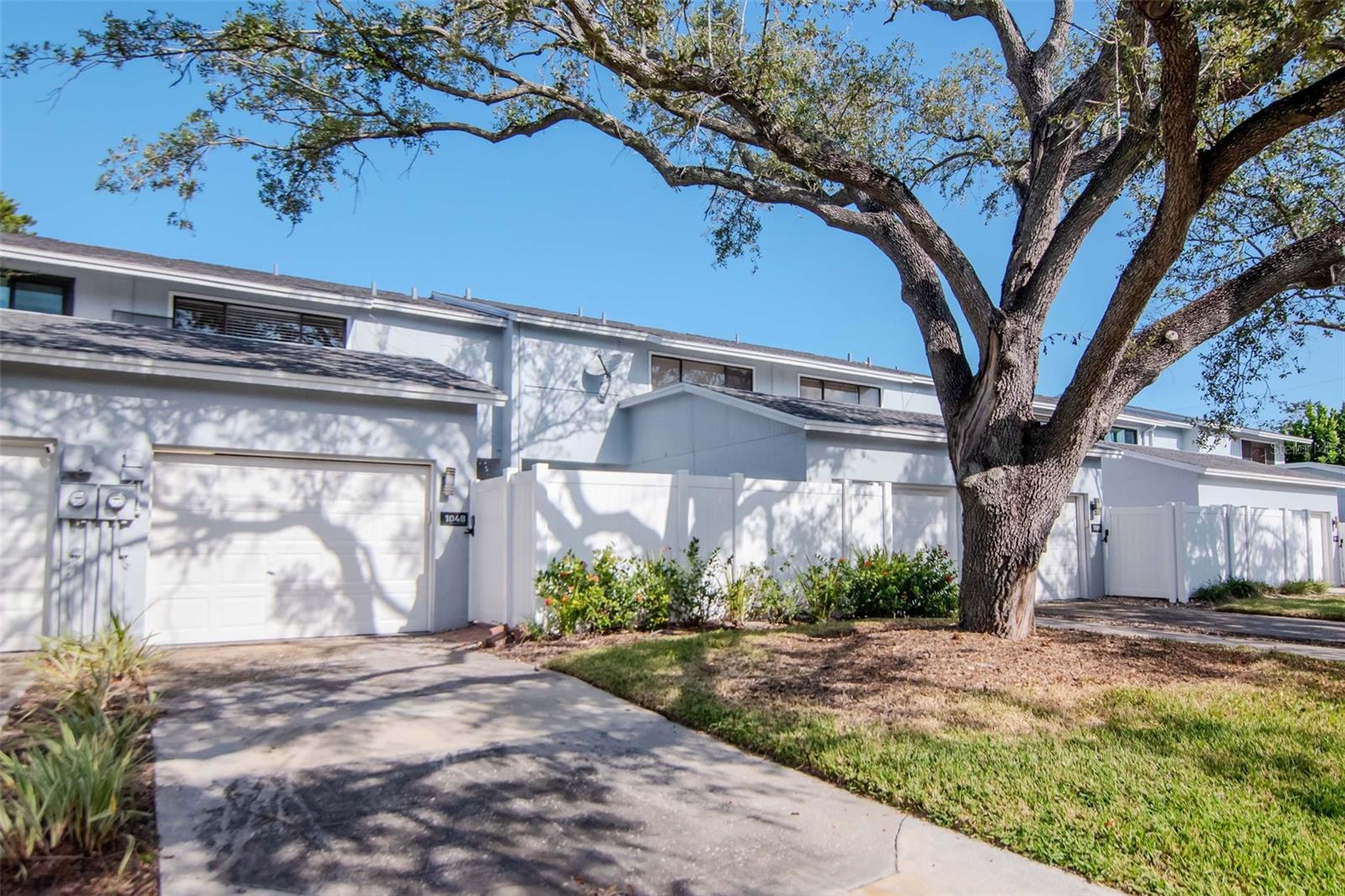 BERKELEY TWNHMS - Residential