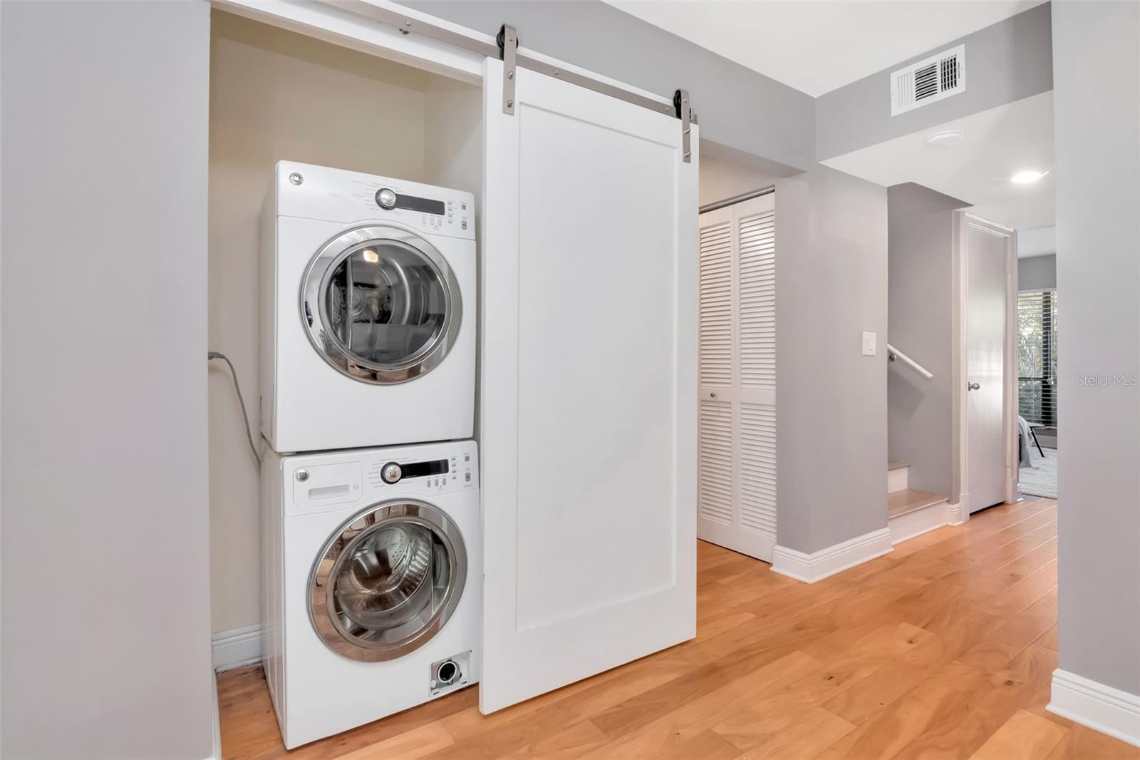 BERKELEY TWNHMS - Residential