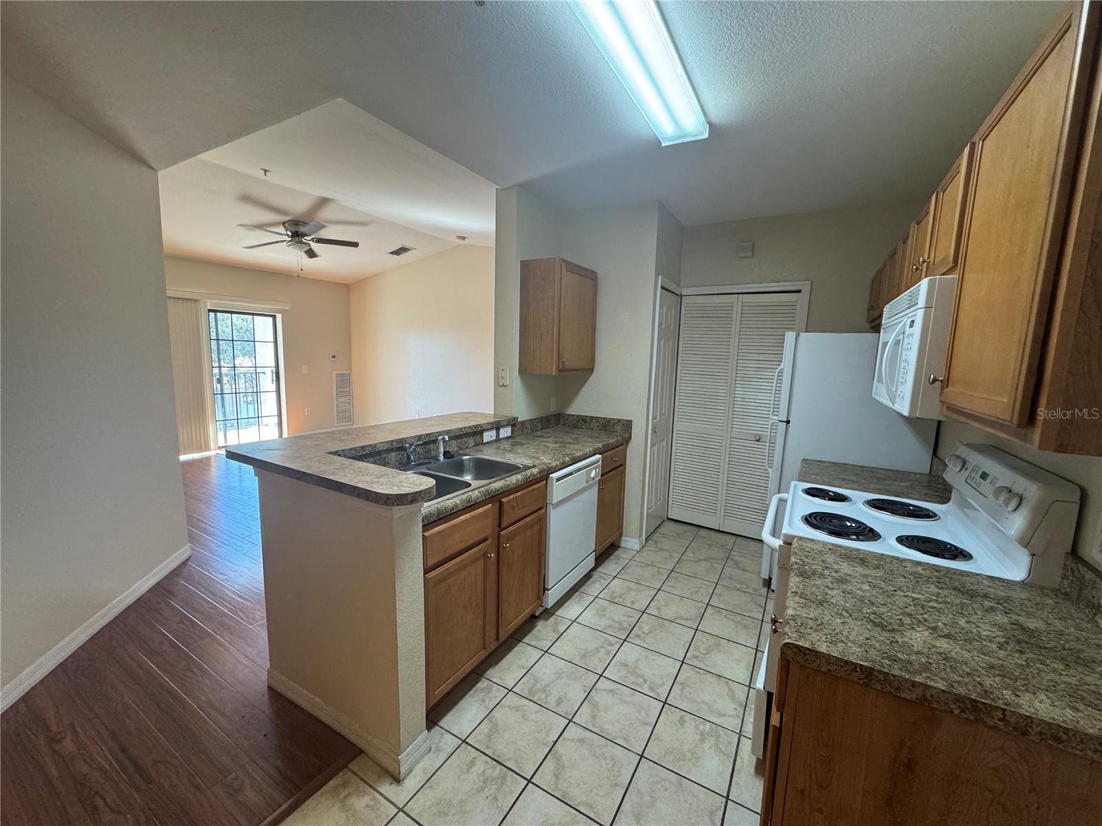 REGISTRY/MICHIGAN PARK CONDO - Residential