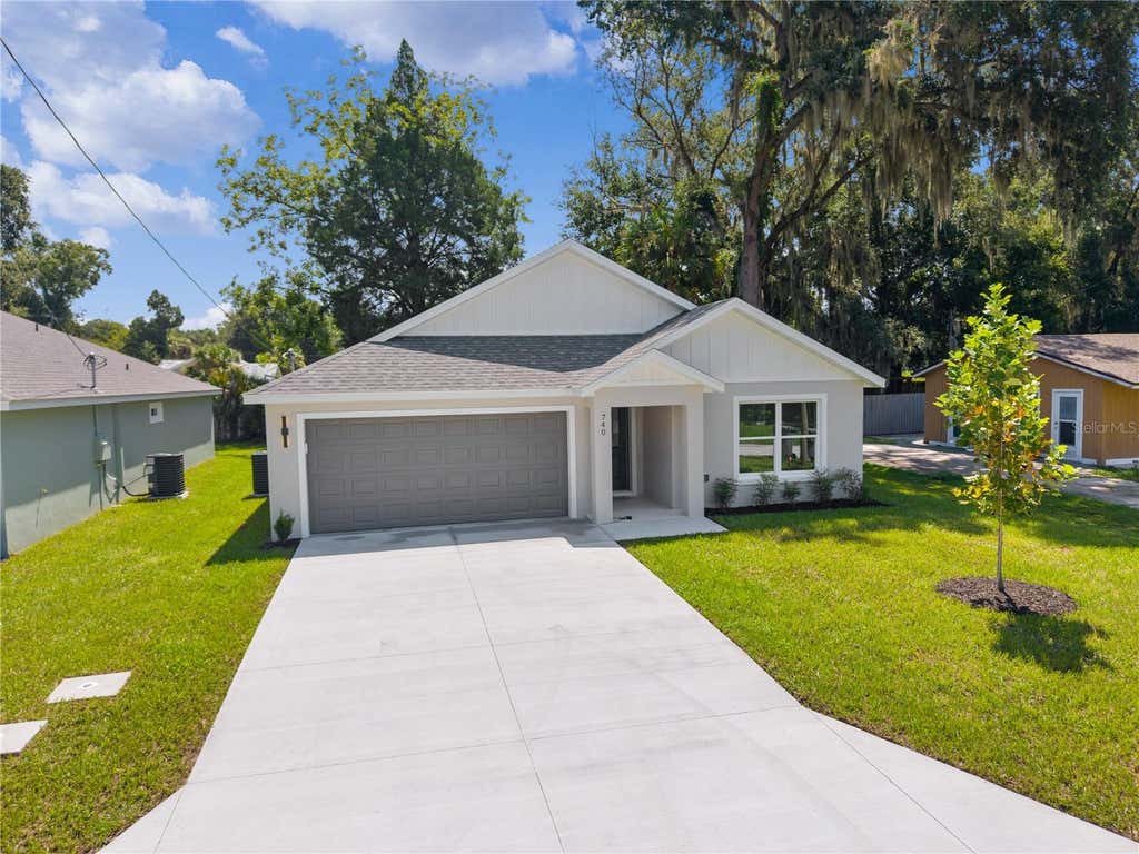 Photo of 100 Sequoia Trail, Ocklawaha, FL 32179 (MLS # OM731193)