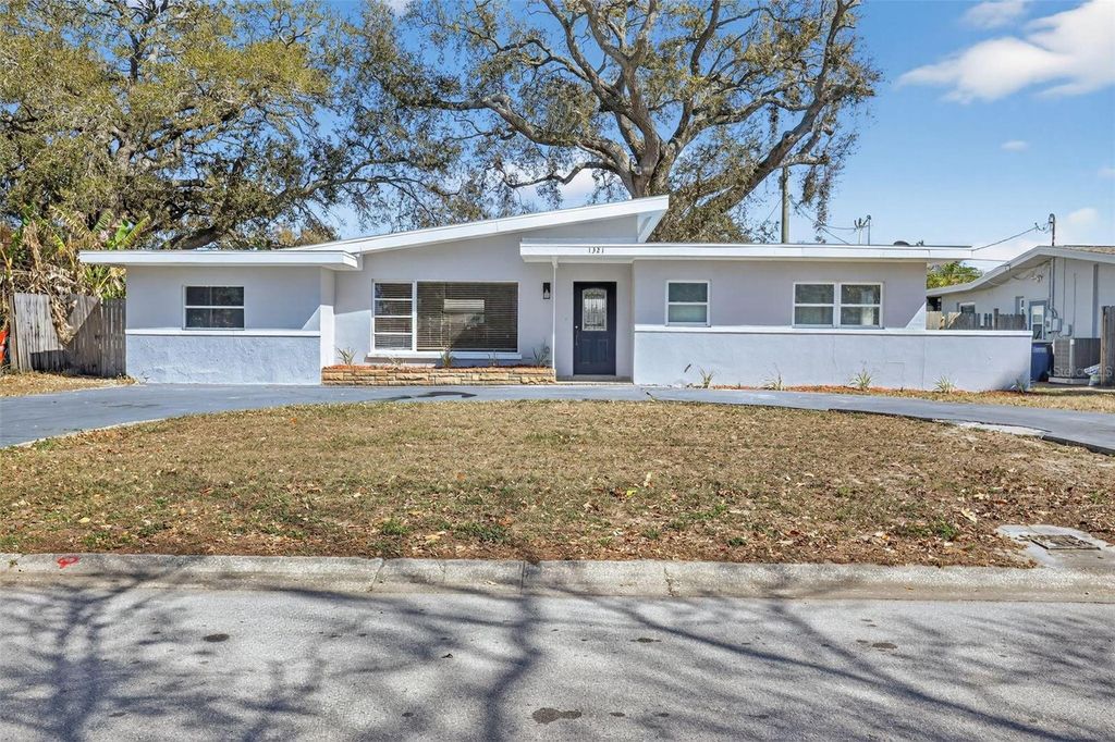 Photo of 1321 Murray Avenue, Clearwater, FL 33755 (MLS # O6387230)