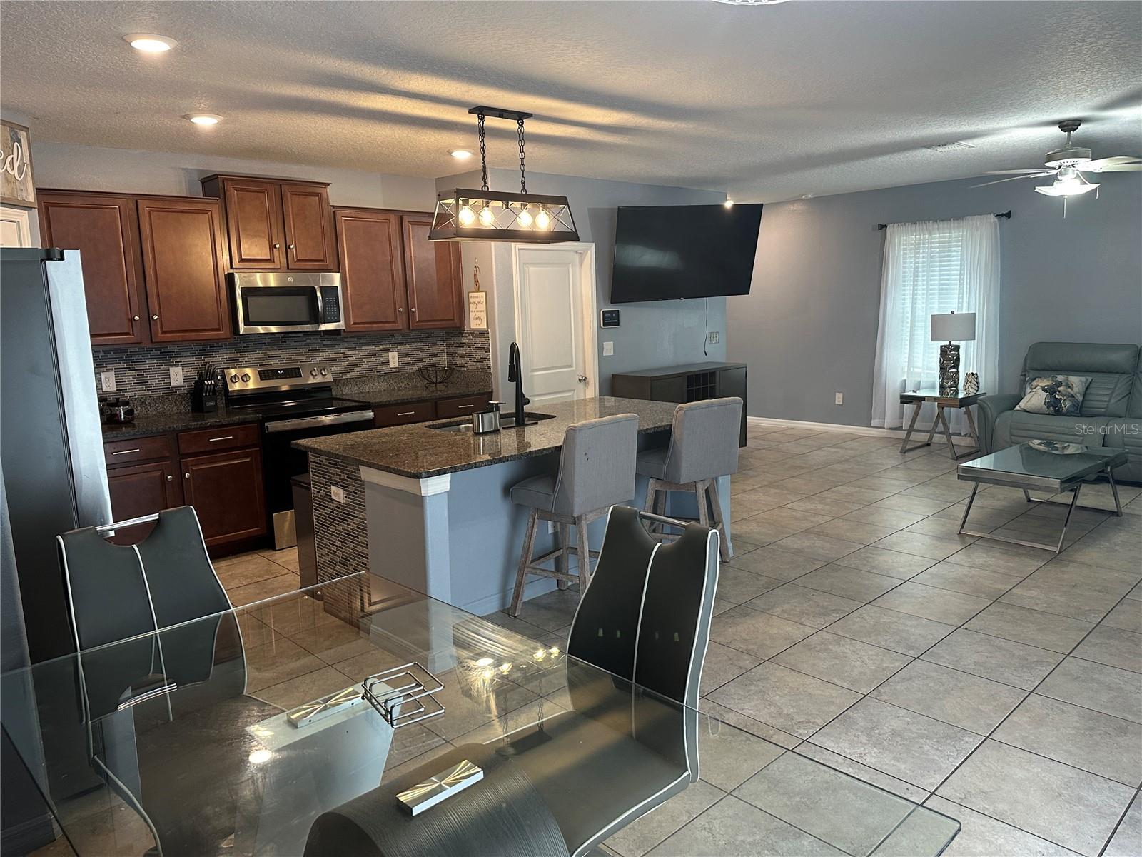 LAKESIDE PH 4 - Residential Lease