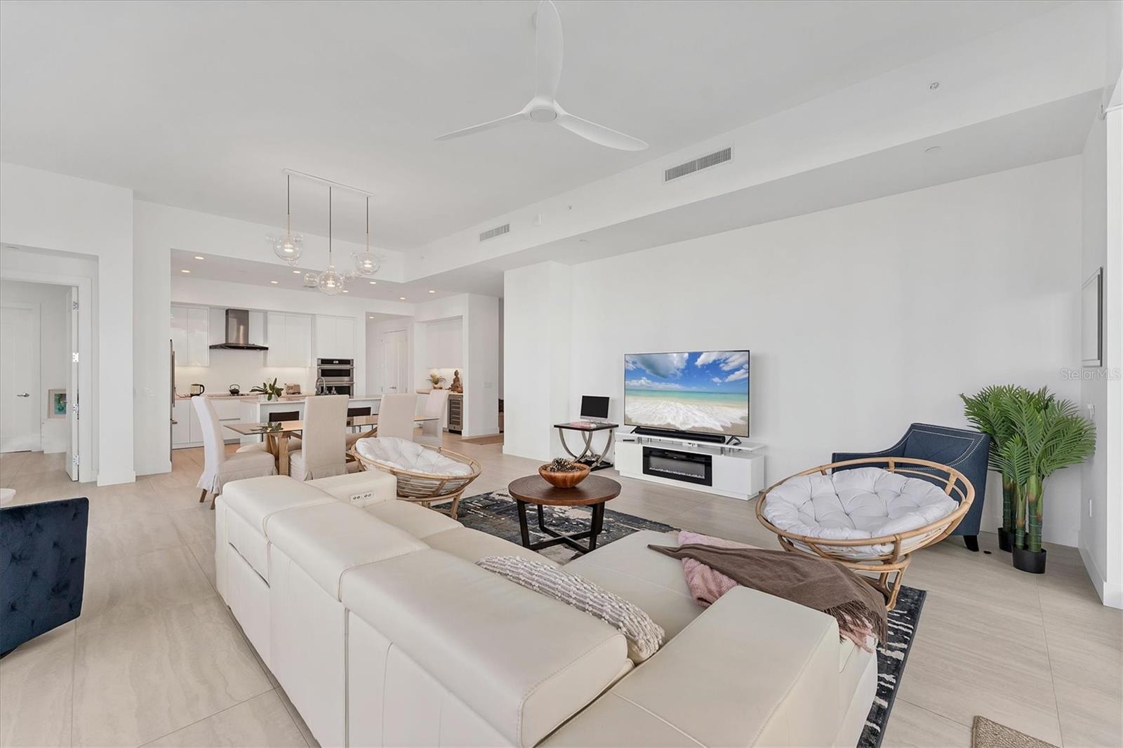 BAYSO SARASOTA CONDOMINIUM - Residential Lease
