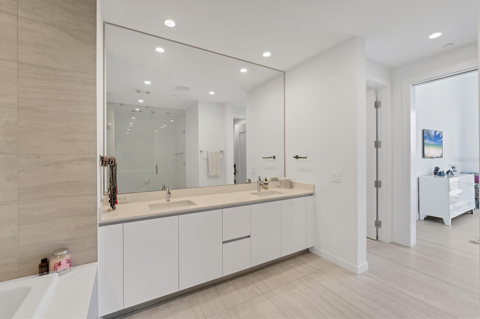 BAYSO SARASOTA CONDOMINIUM - Residential Lease