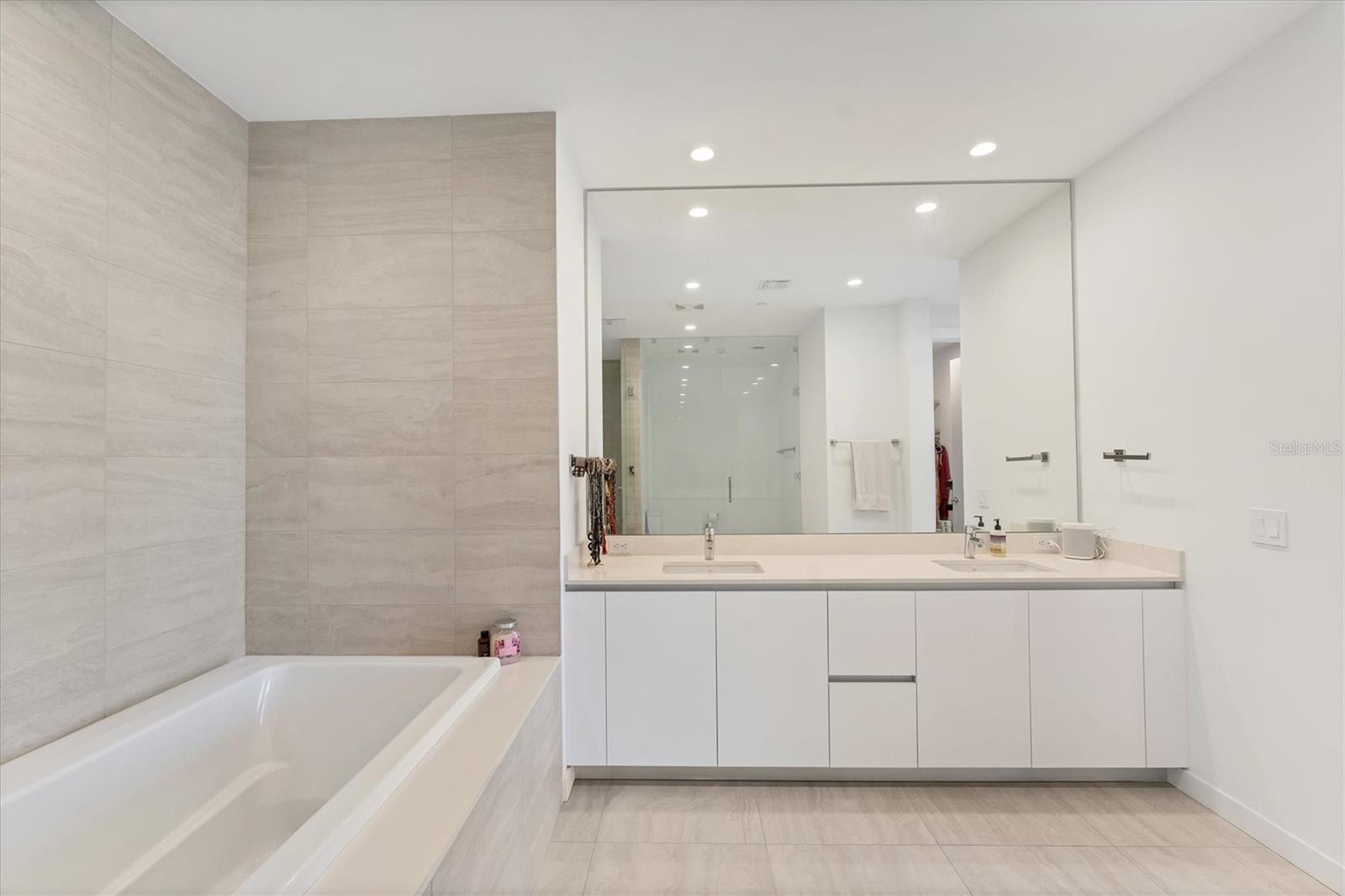 BAYSO SARASOTA CONDOMINIUM - Residential Lease