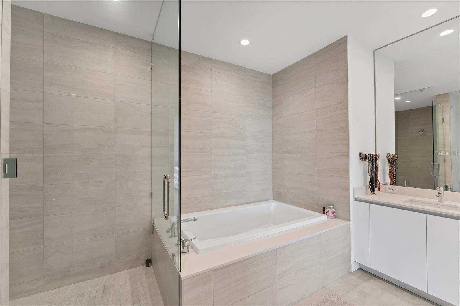 BAYSO SARASOTA CONDOMINIUM - Residential Lease