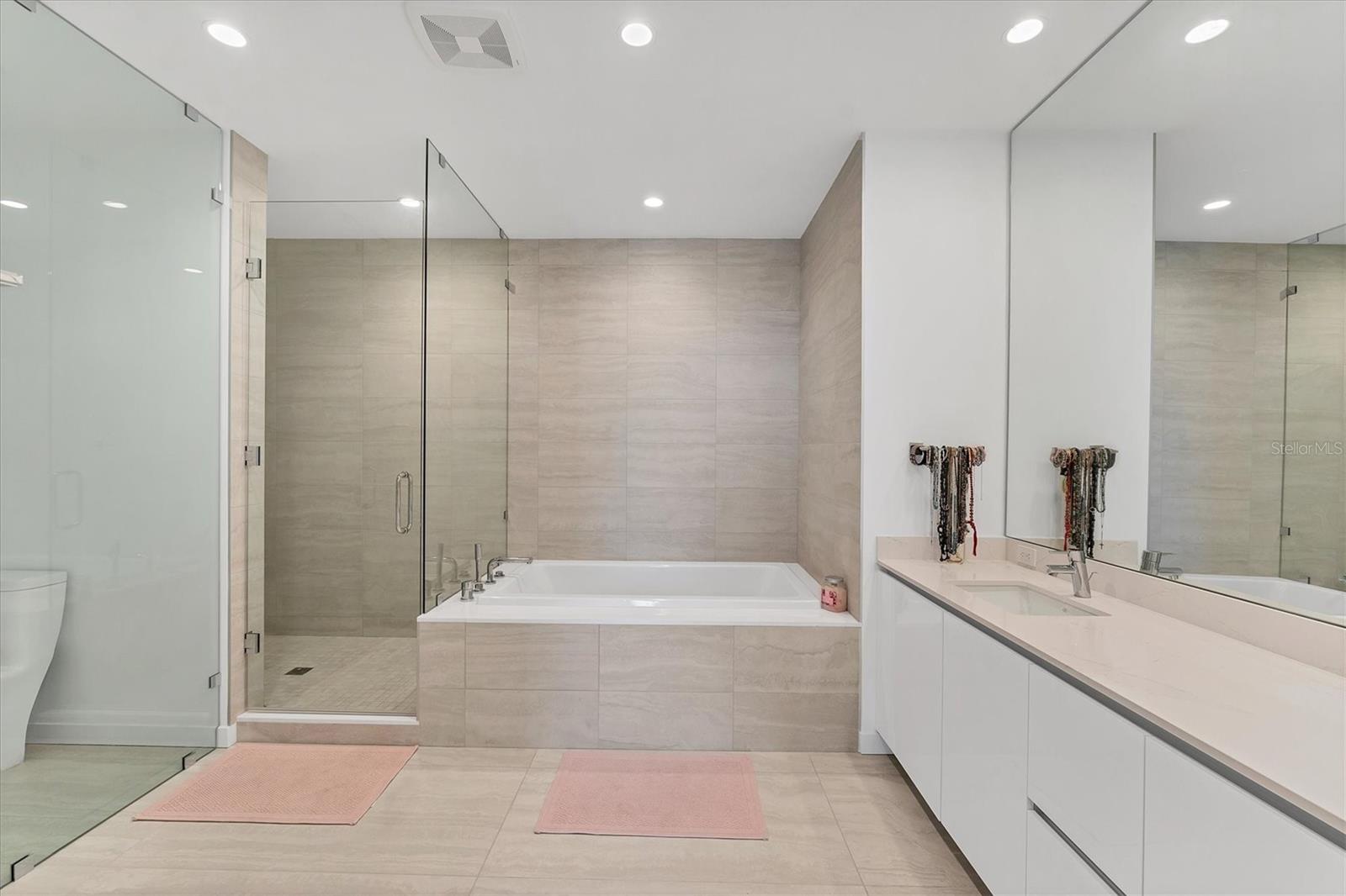 BAYSO SARASOTA CONDOMINIUM - Residential Lease
