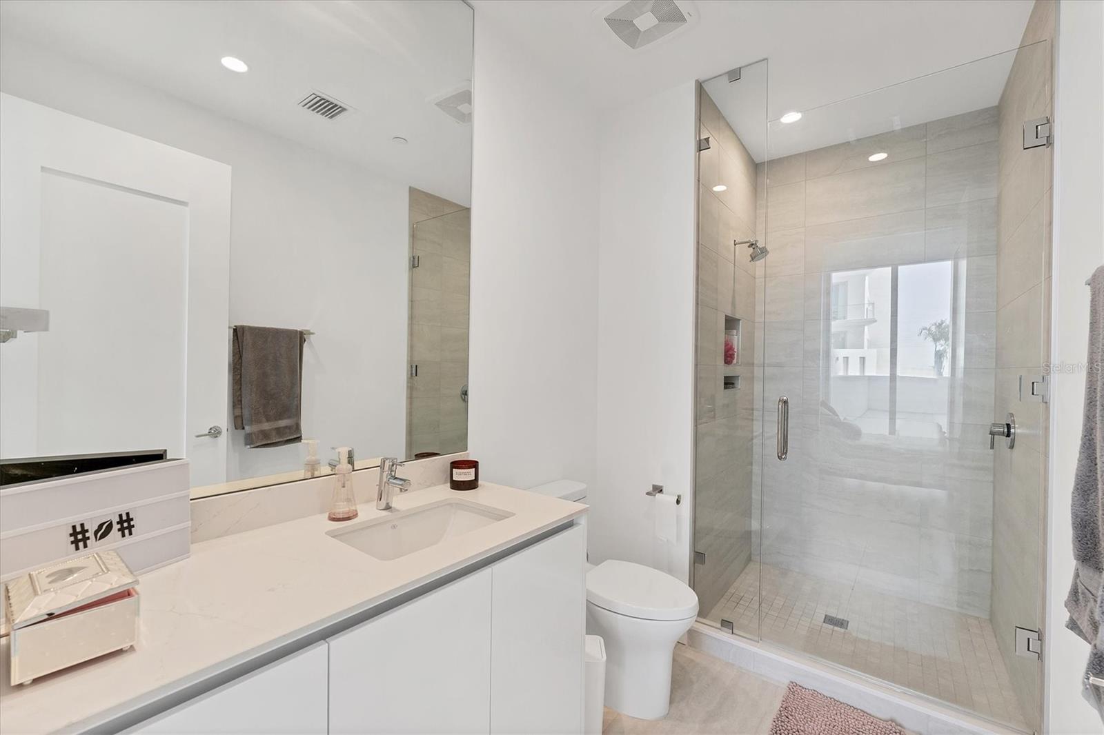BAYSO SARASOTA CONDOMINIUM - Residential Lease