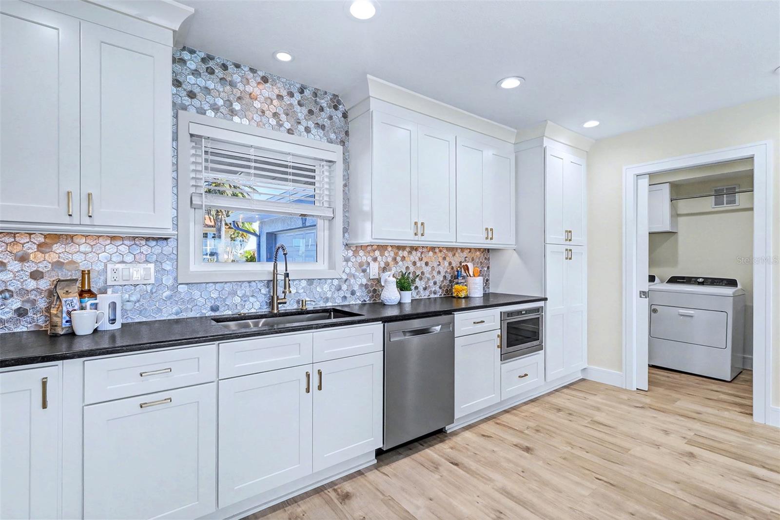 SUNRAY BEACH HOMES - Residential