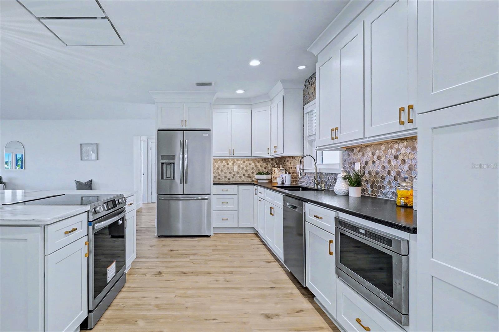 SUNRAY BEACH HOMES - Residential