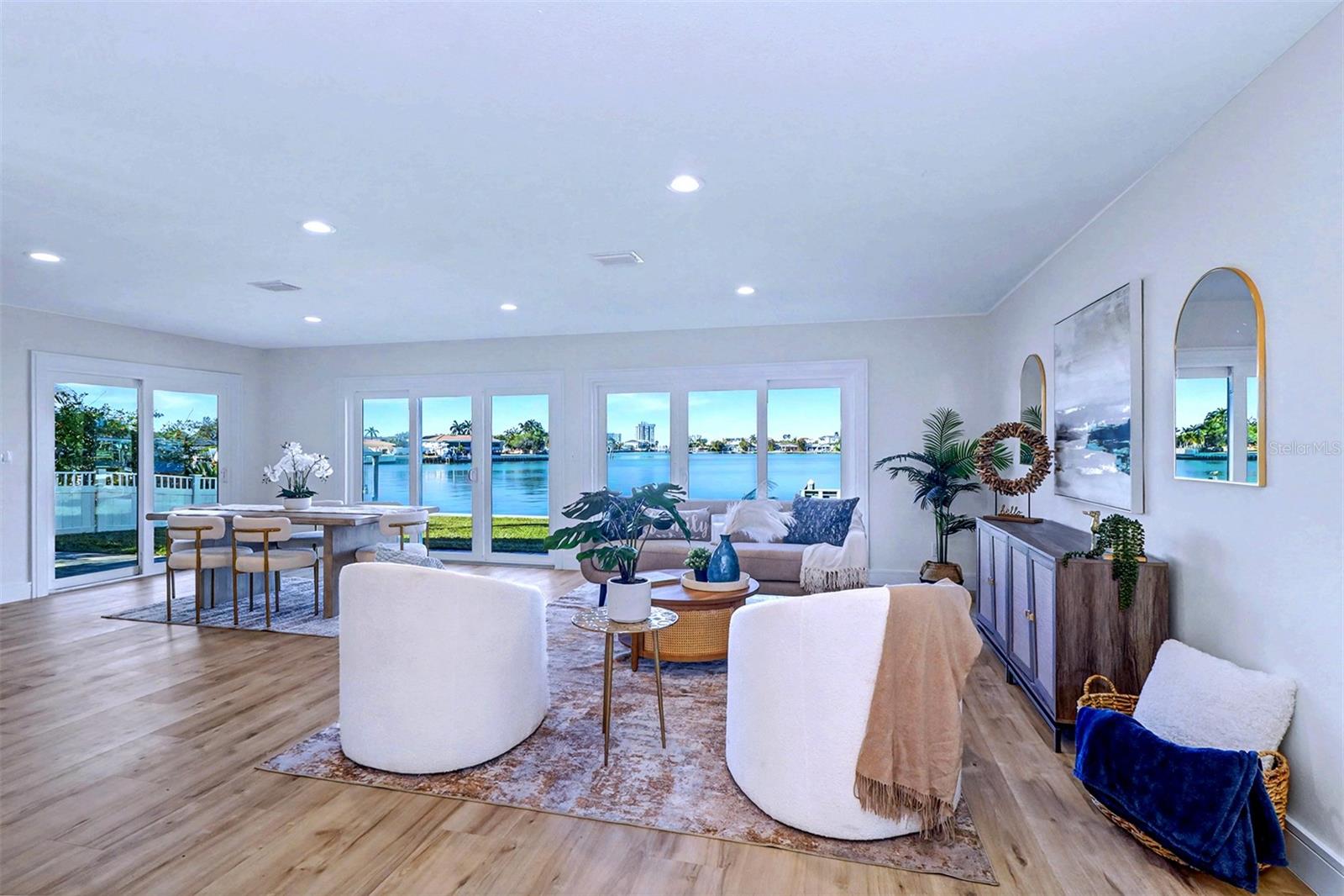 SUNRAY BEACH HOMES - Residential