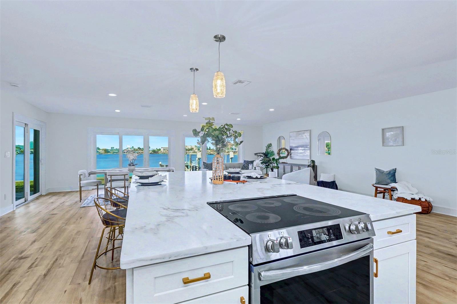 SUNRAY BEACH HOMES - Residential