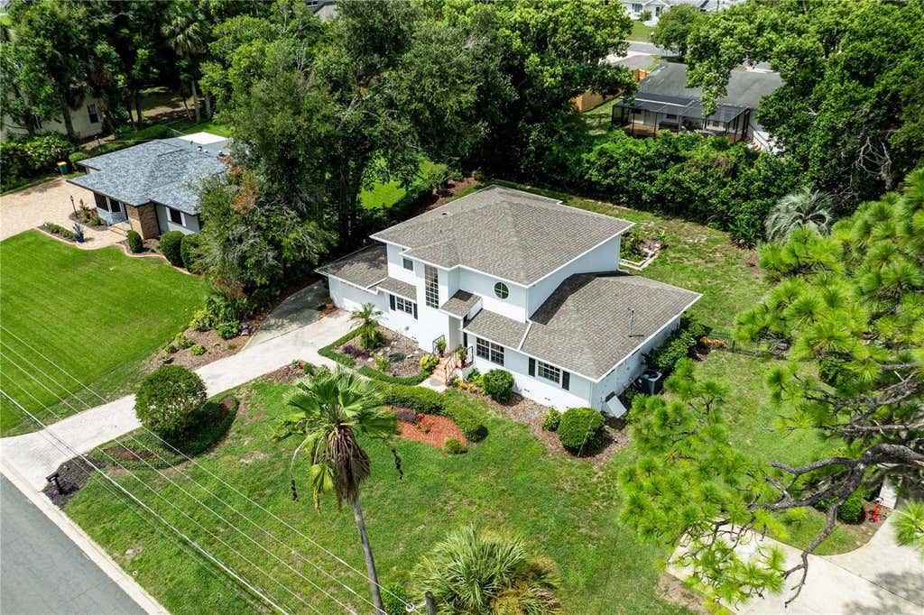 Photo of 1405 Hilltop Drive, Mount Dora, FL 32757 (MLS # G5116405)