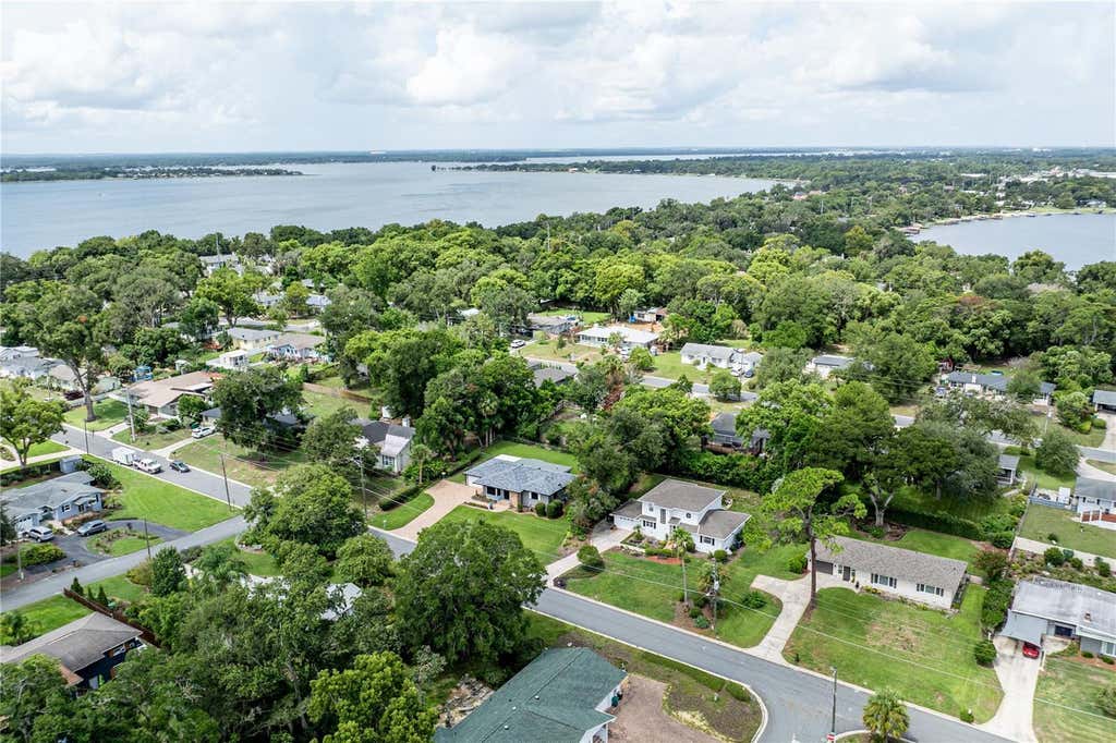 Photo of 1405 Hilltop Drive, Mount Dora, FL 32757 (MLS # G5116405)