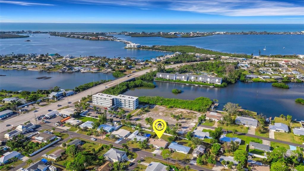 Photo of 1290 Oxford Drive, Englewood, FL 34223 (MLS # N6141933)