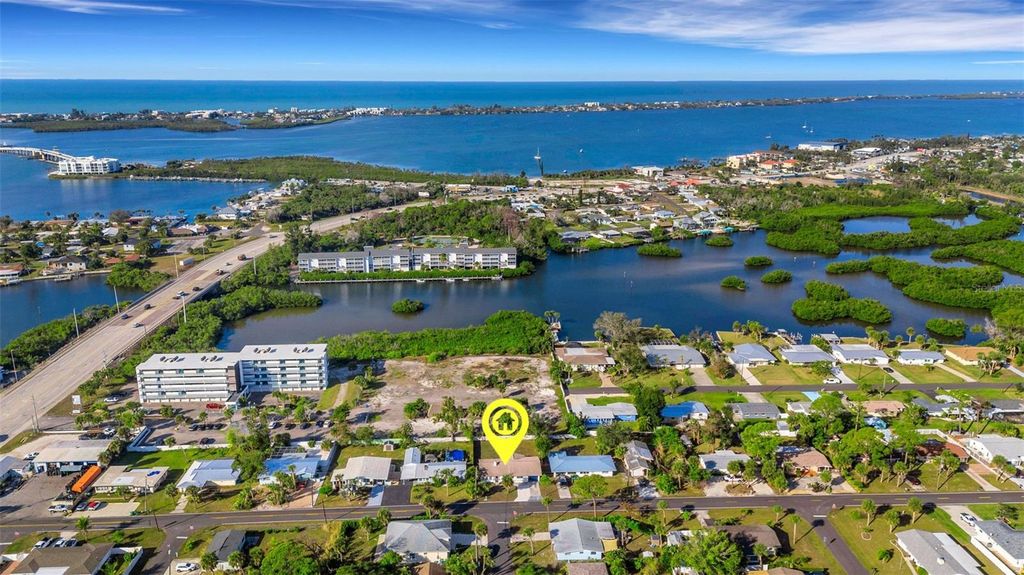 Photo of 1290 Oxford Drive, Englewood, FL 34223 (MLS # N6141933)