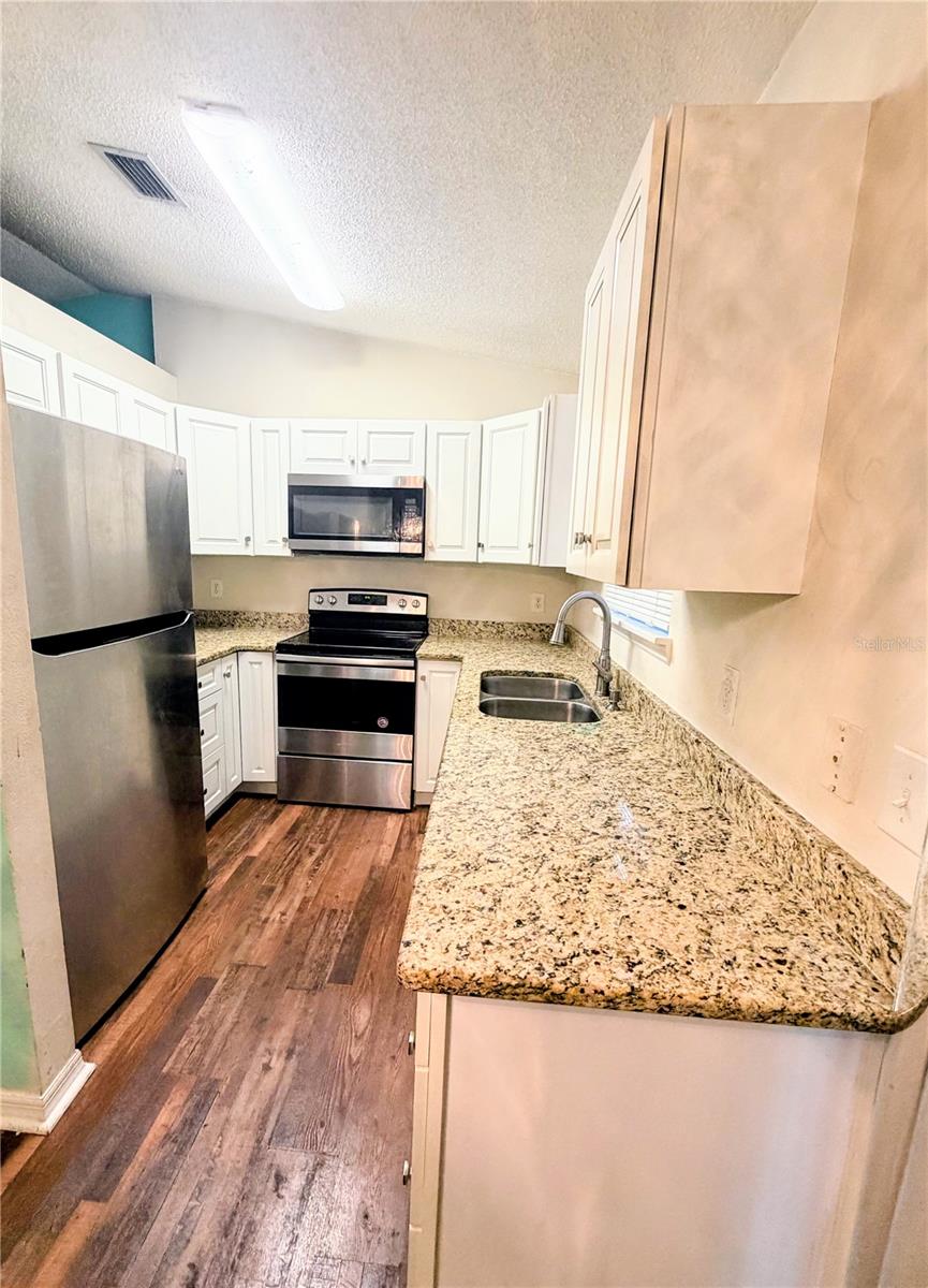 2404 NE 32ND PLACE