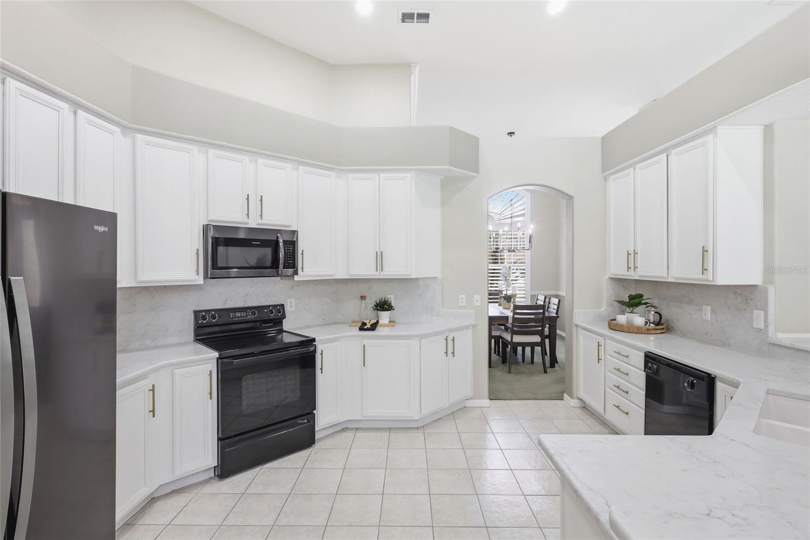 ADMIRAL POINTE - Residential