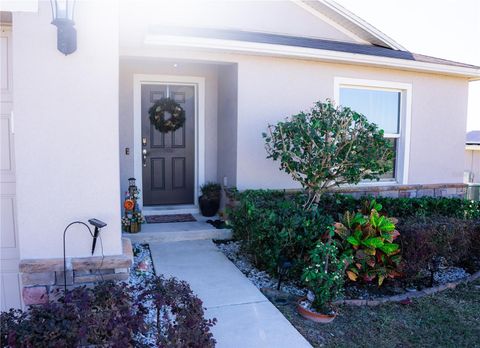 A home in LAKE WALES