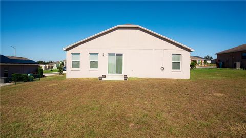 A home in LAKE WALES