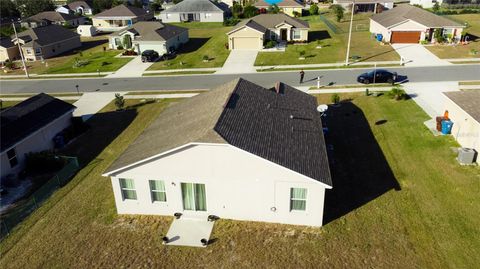 A home in LAKE WALES