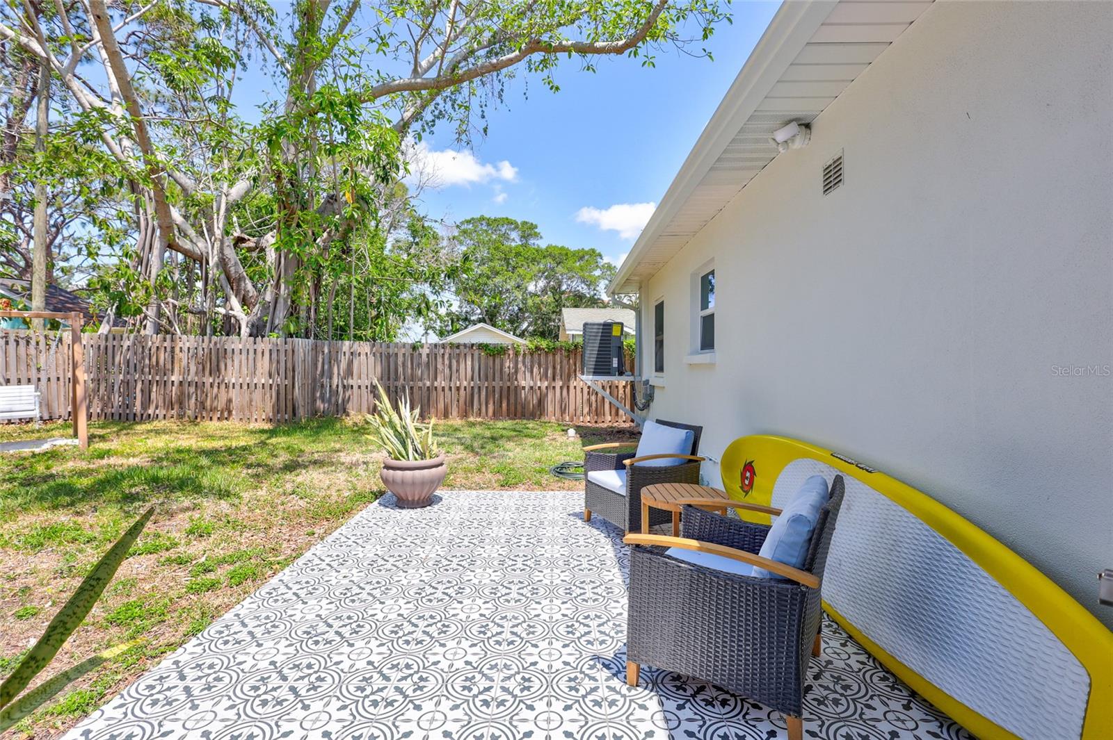 BAYOU BONITA - Residential Lease