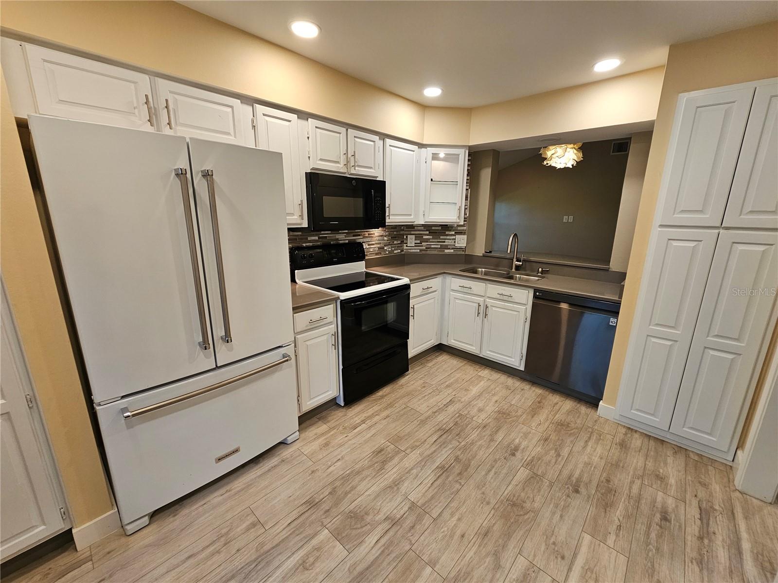 LAKES OF SARASOTA I - Residential Lease