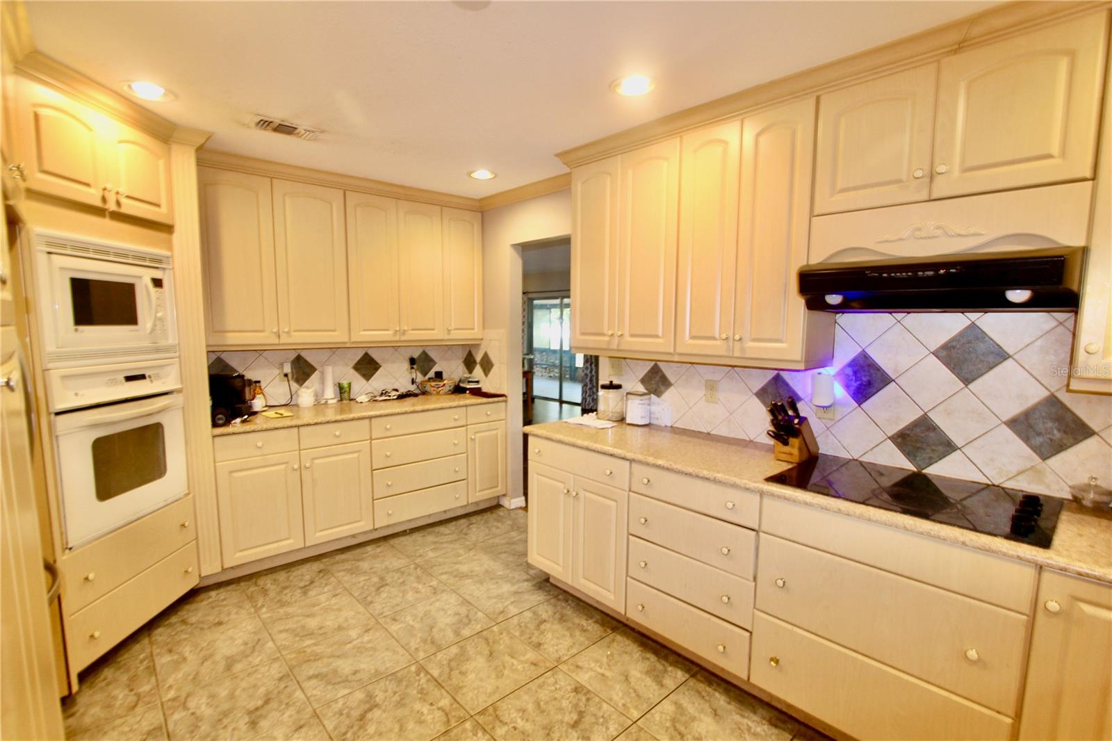 BEL AIRE PINES - Residential