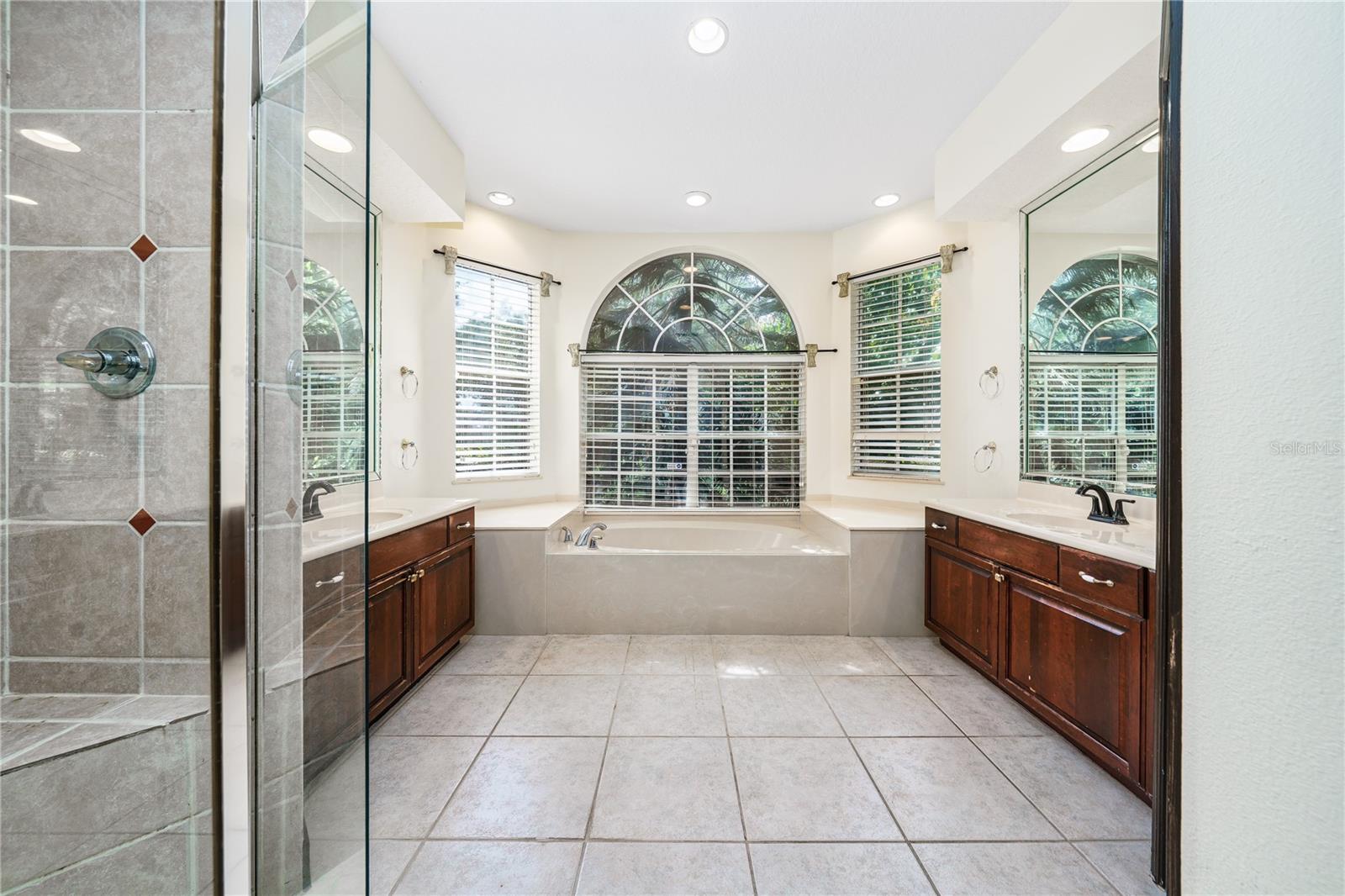 SEVILLE CHASE - Residential
