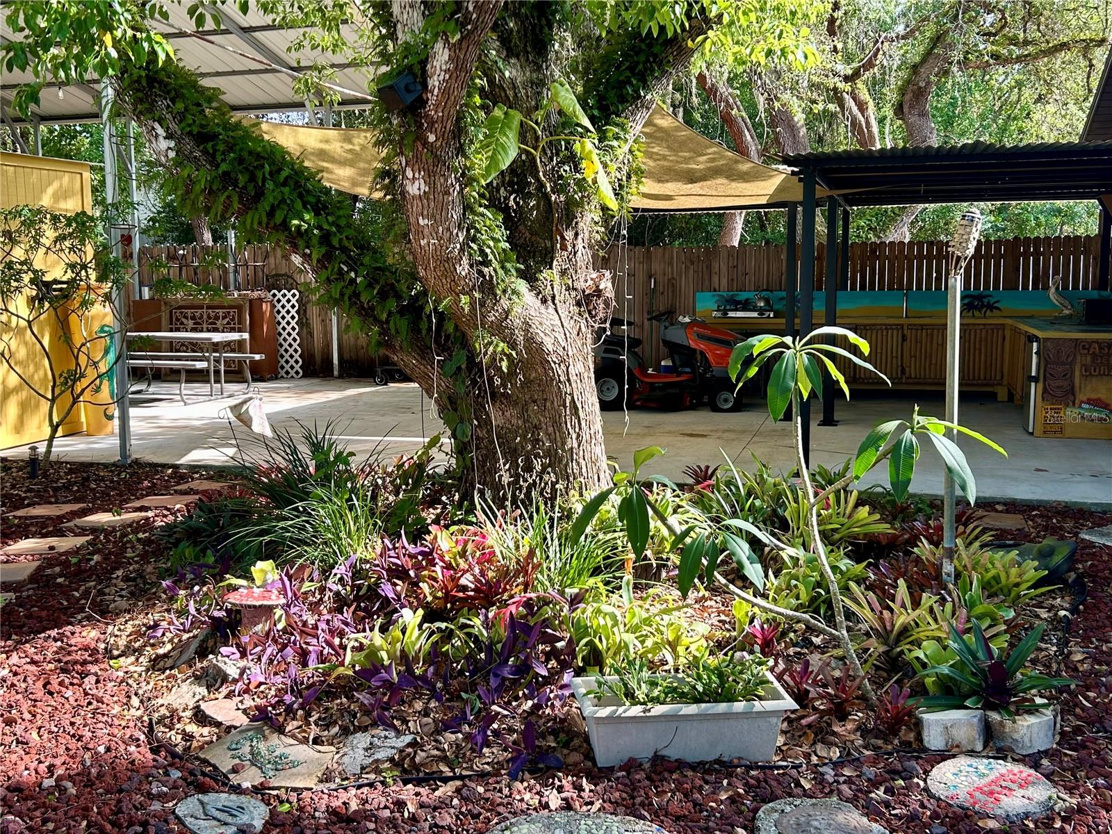 MOON LAKE ESTATES - Residential