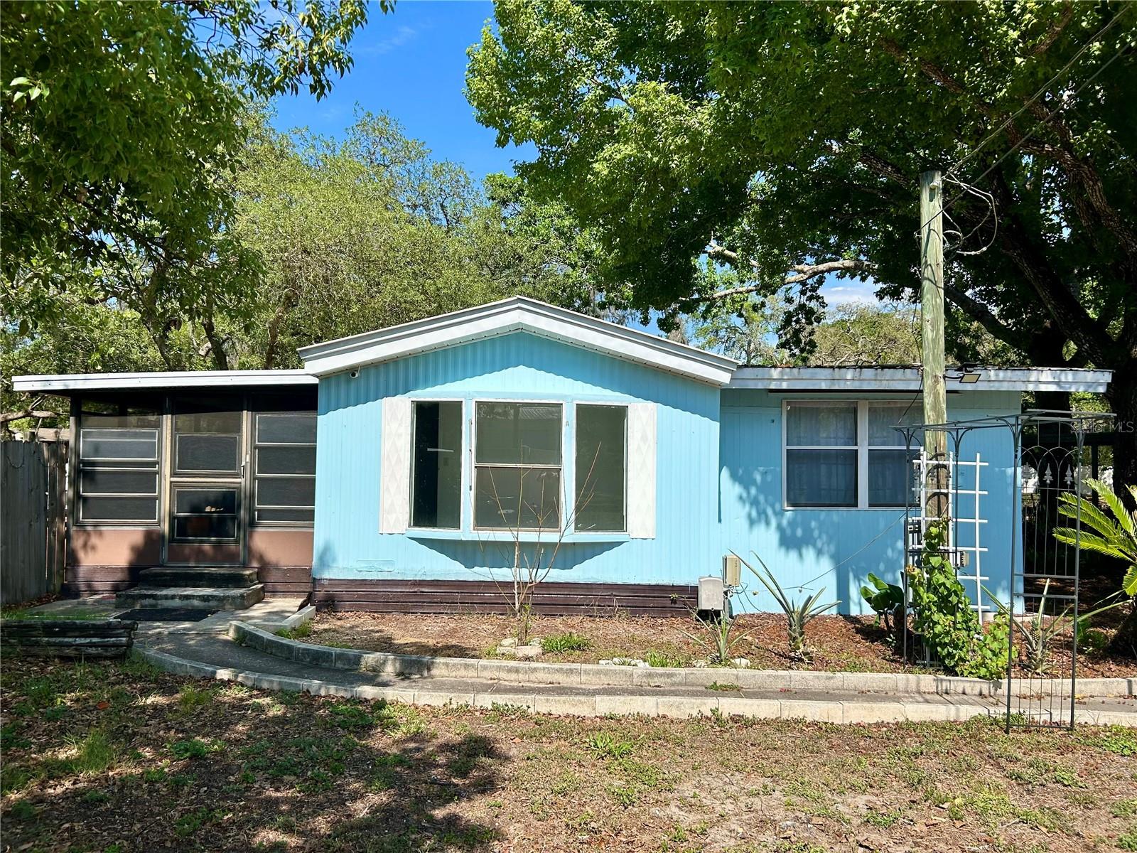 MOON LAKE ESTATES - Residential