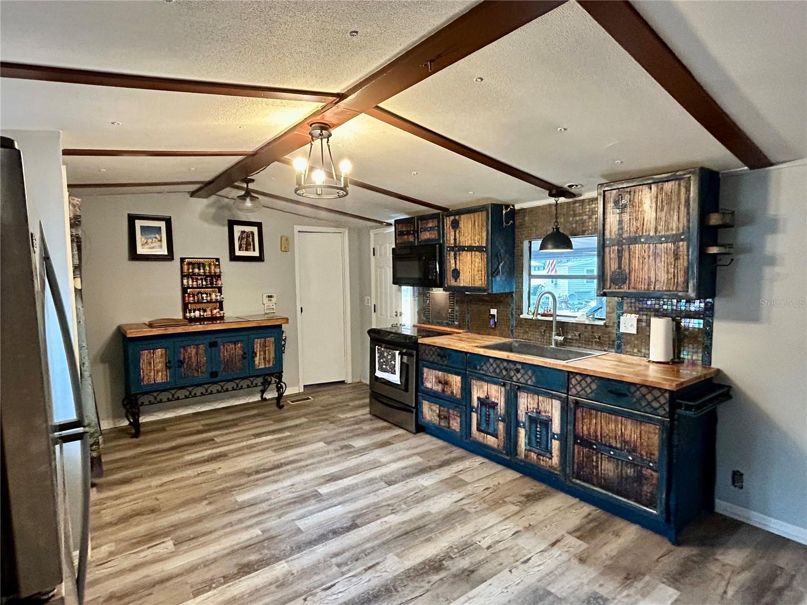 MOON LAKE ESTATES - Residential