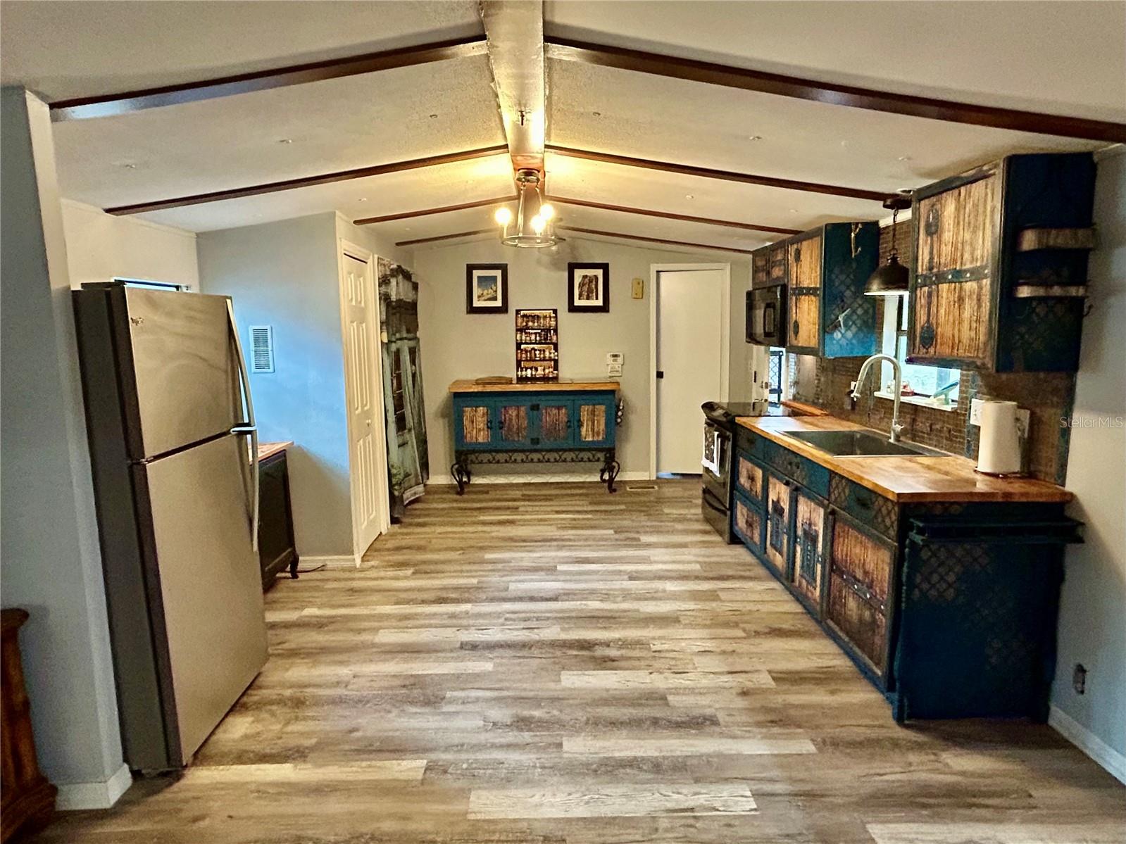 MOON LAKE ESTATES - Residential