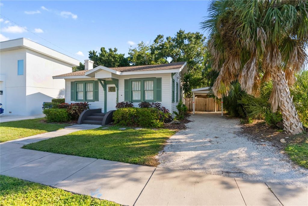 Photo of 2530 Loma Linda Street, Sarasota, FL 34239 (MLS # A4669972)