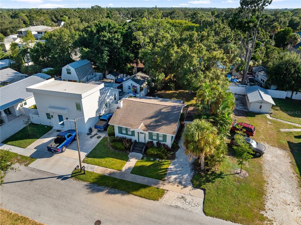 Photo of 2530 Loma Linda Street, Sarasota, FL 34239 (MLS # A4669972)