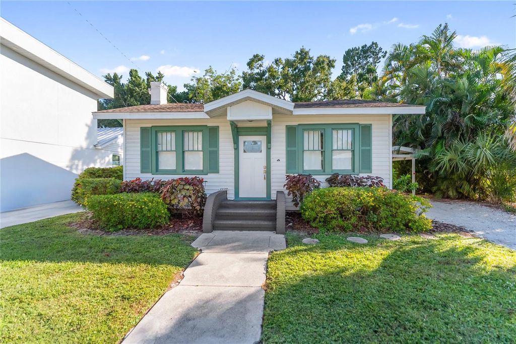 Photo of 2530 Loma Linda Street, Sarasota, FL 34239 (MLS # A4669972)