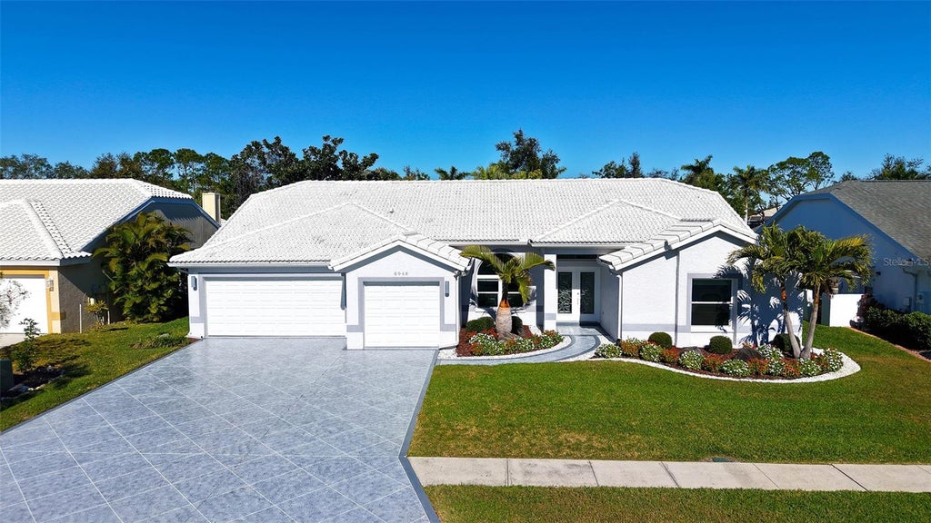 Photo of 6948 Stetson Street Circle, Sarasota, FL 34243 (MLS # A4707223)