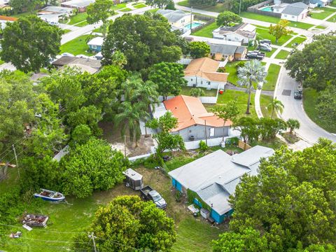 A home in SEMINOLE