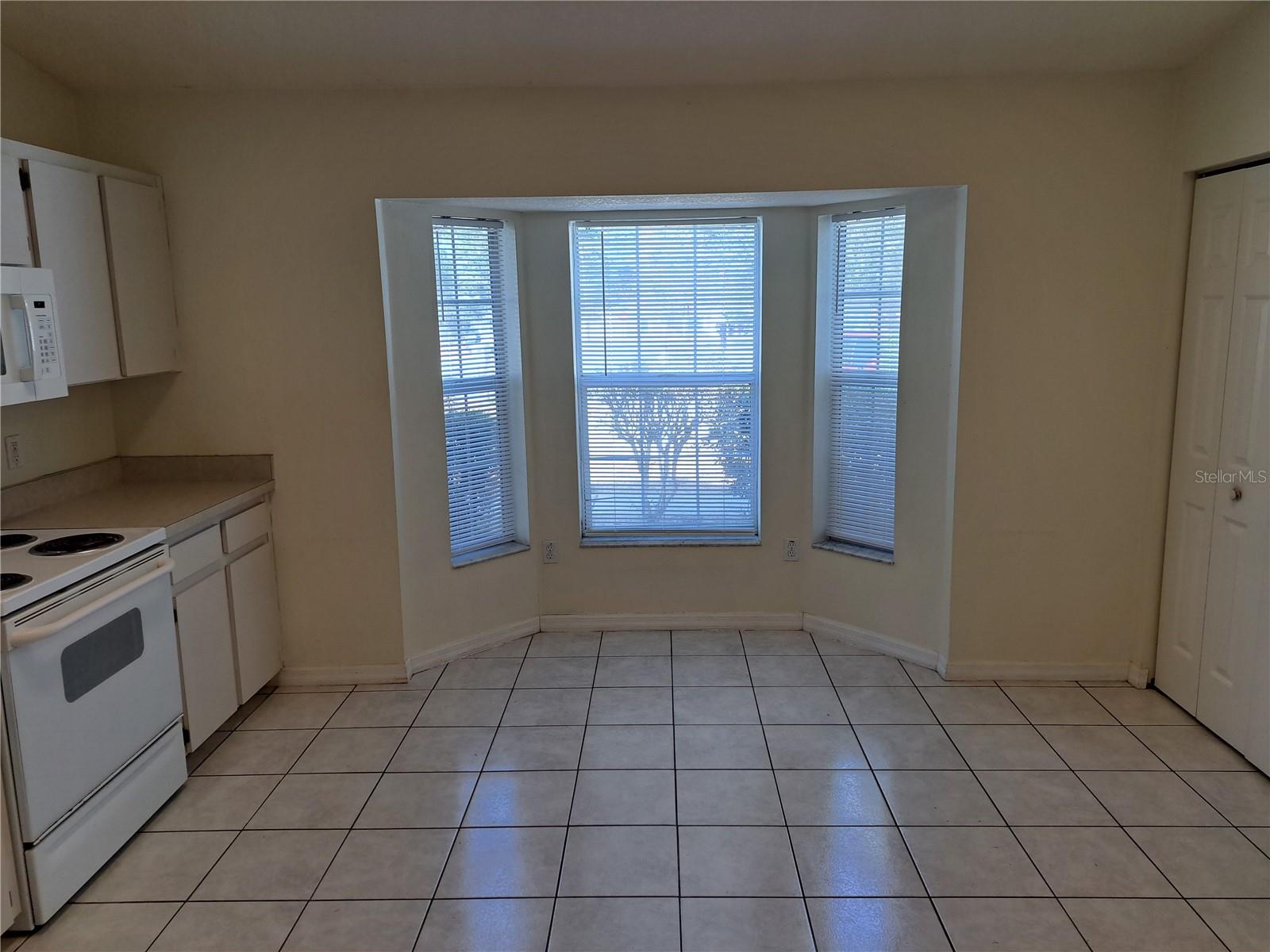 SILVER SPRINGS SHORES - Residential