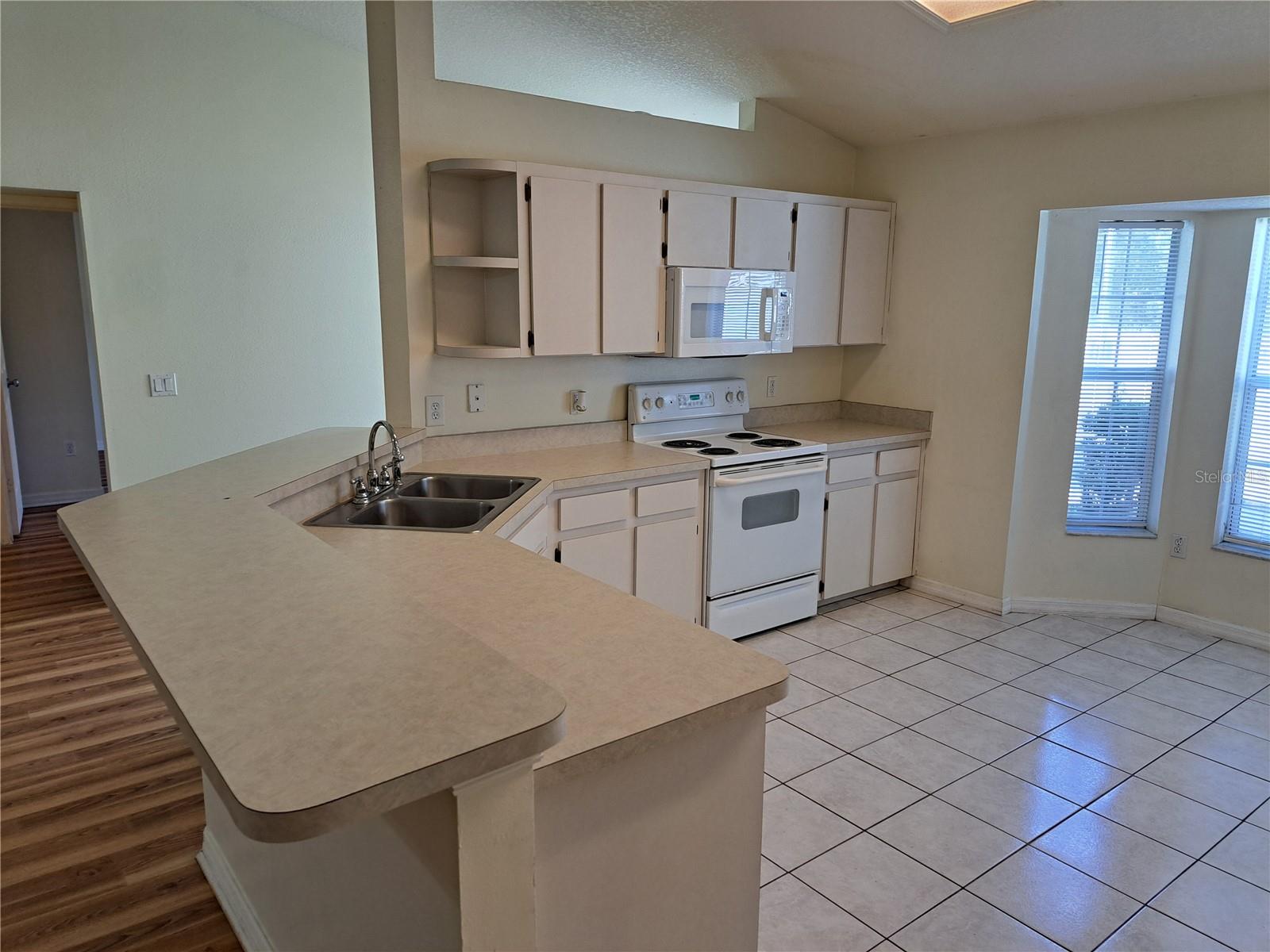 SILVER SPRINGS SHORES - Residential