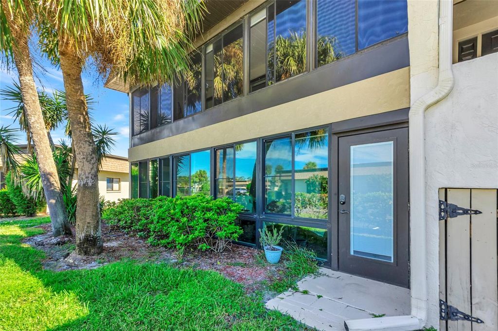 Photo of 1720 Lakeside Drive #1716-B, Venice, FL 34293 (MLS # A4671015)