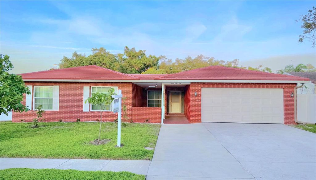 Photo of 1929 Valencia Way, Clearwater, FL 33764 (MLS # L4961336)