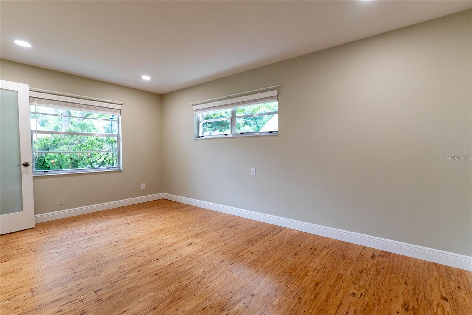 CIRCLE SQUARE WOODS - Residential