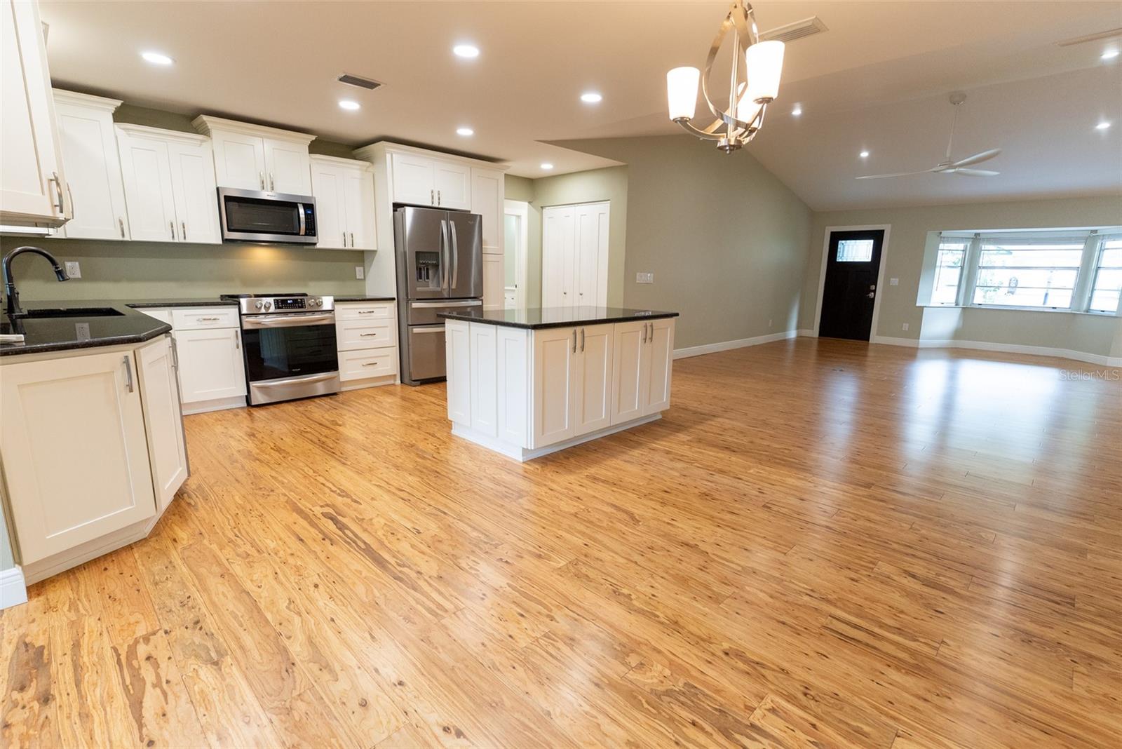 CIRCLE SQUARE WOODS - Residential
