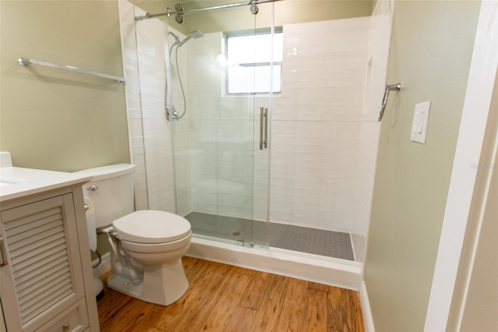 CIRCLE SQUARE WOODS - Residential