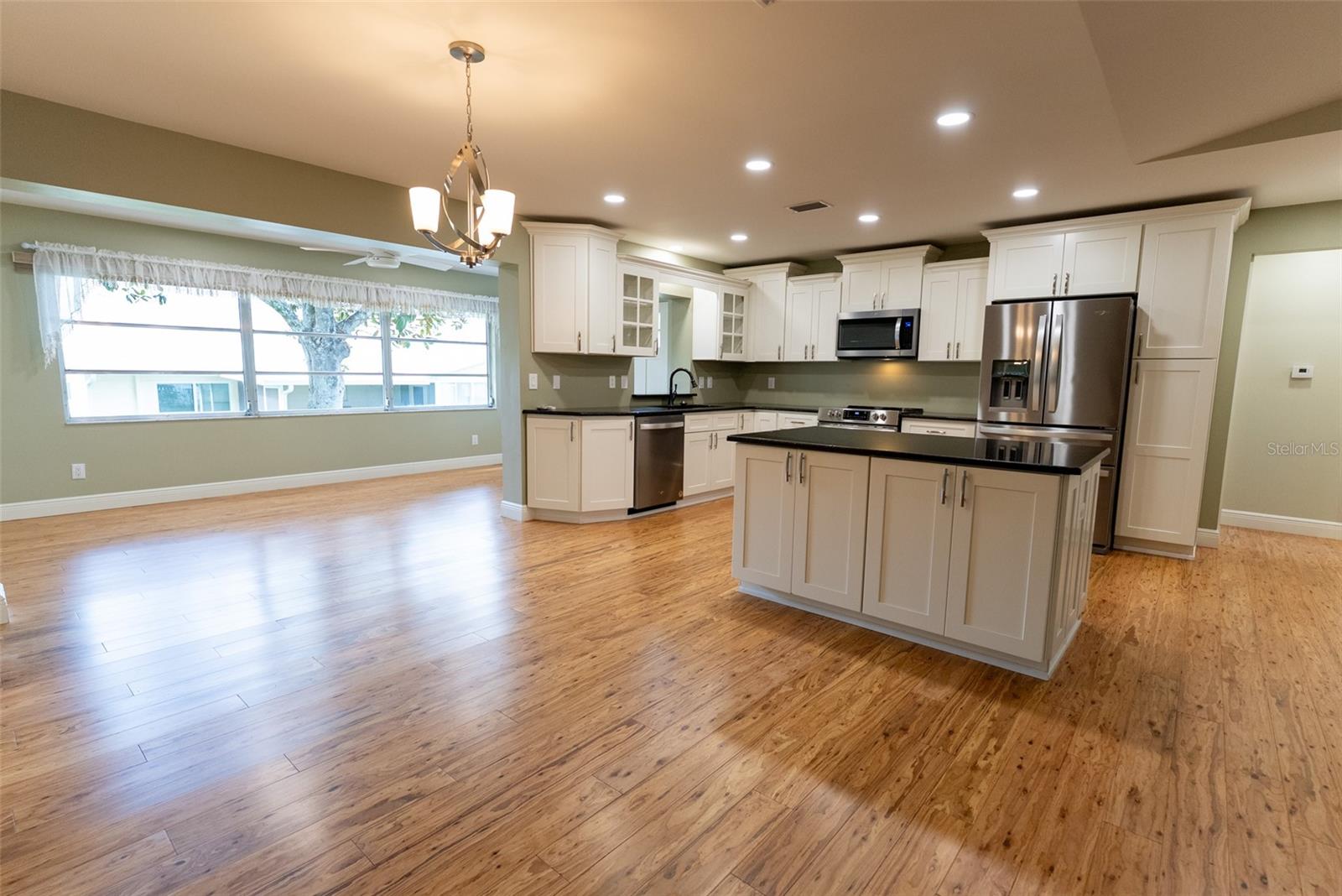 CIRCLE SQUARE WOODS - Residential