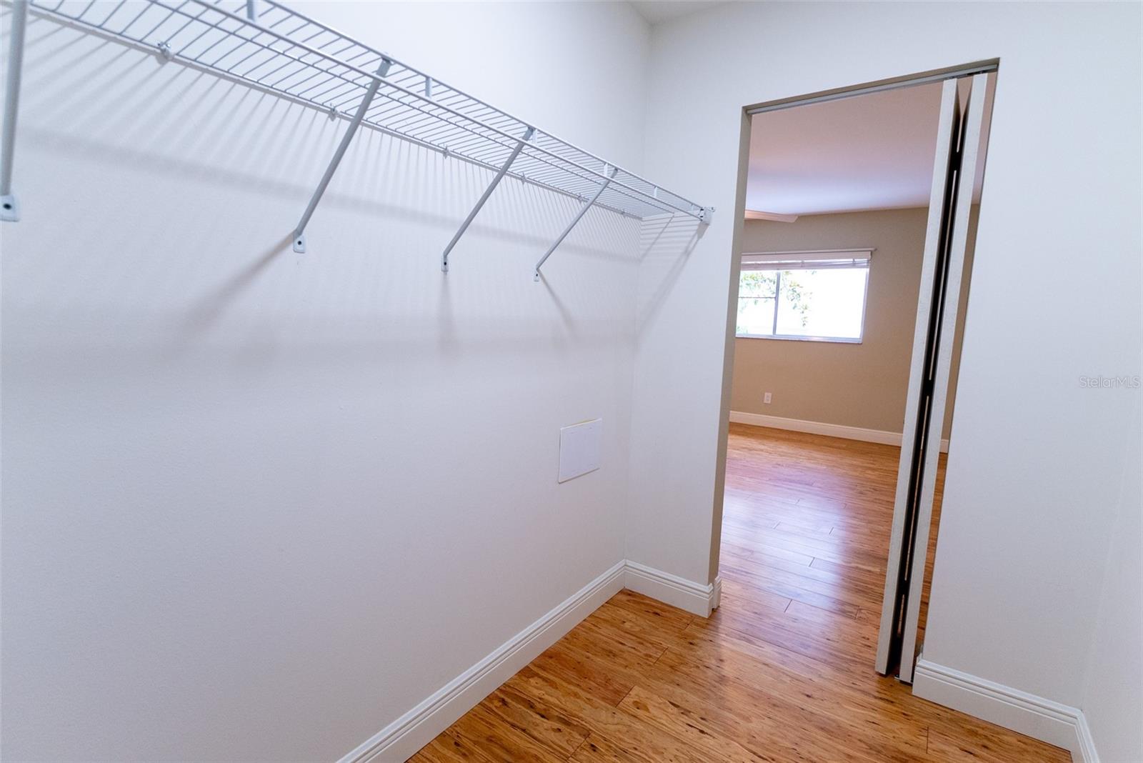 CIRCLE SQUARE WOODS - Residential